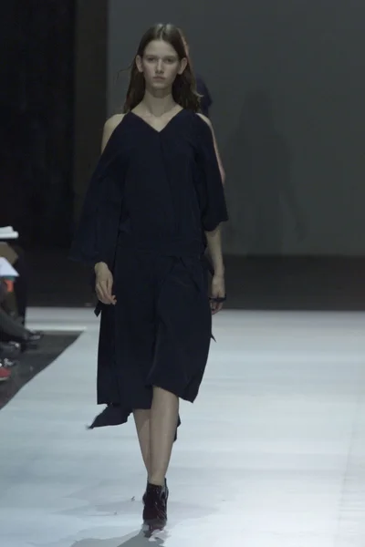 Look 18